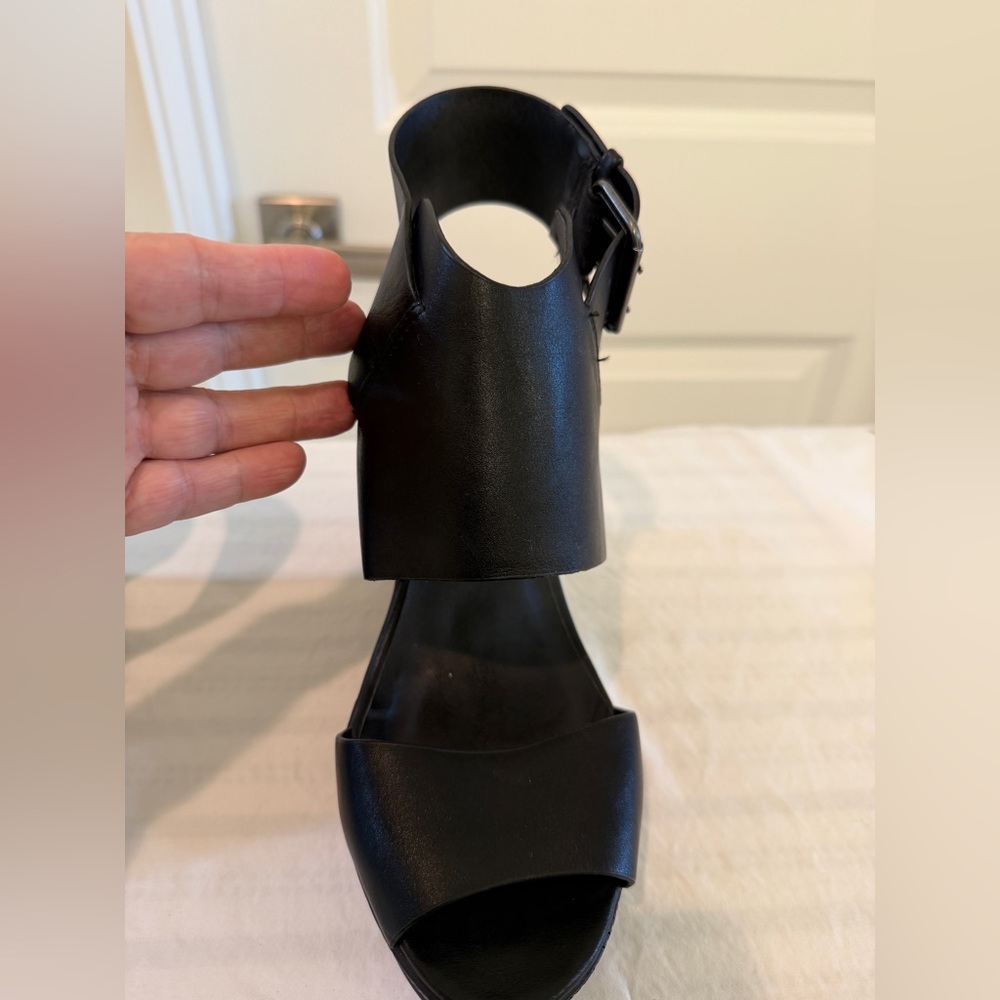 NWOT - Bull Boxer Black Wedge Sandals with Buckle Strap - Picture 4 of 12